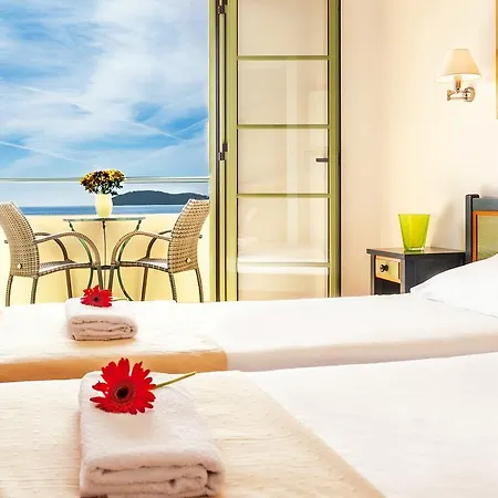 Ξενοδοχείο με διαμερίσματα Dafni 3*