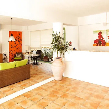 מלון דירות Dafni 3*