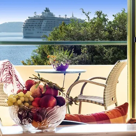 Hotel de apartamente Dafni 3*