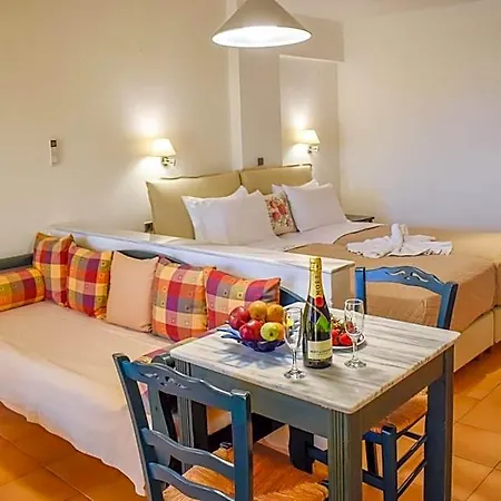 Dafni Aparthotel 3*